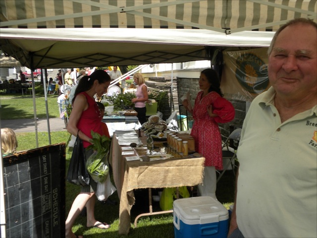 Franklin Farmers' Market - three vendors